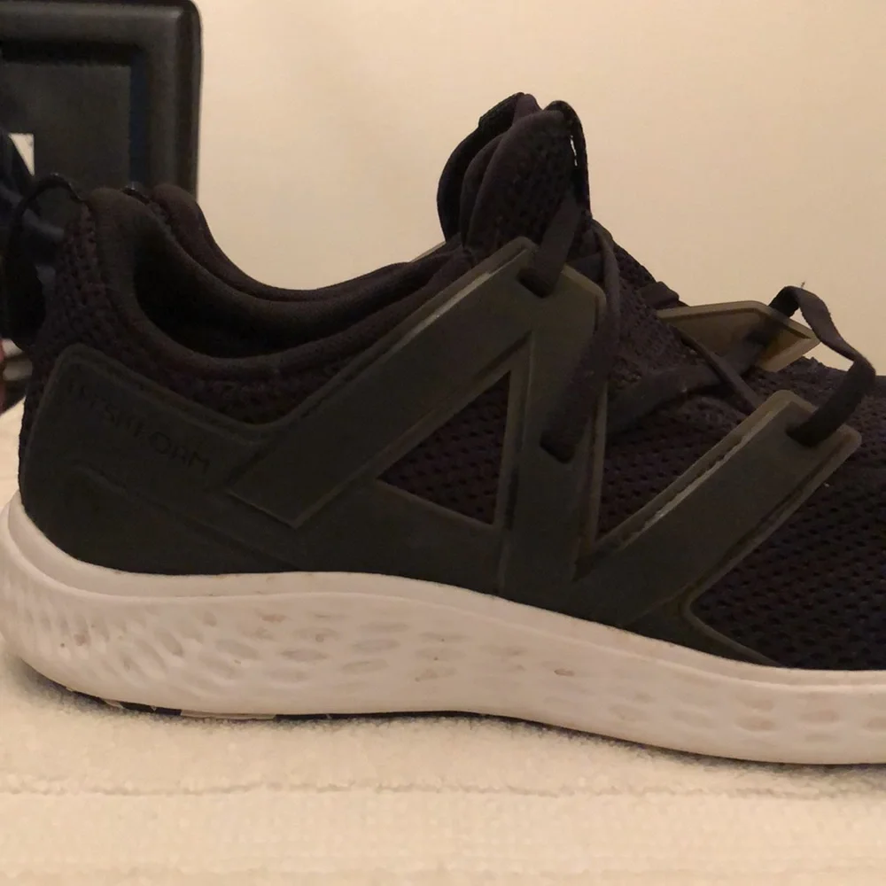 NEW BALANCE FRESH FOAM RUNNING SNEAKERS MENS SIZE 10.5